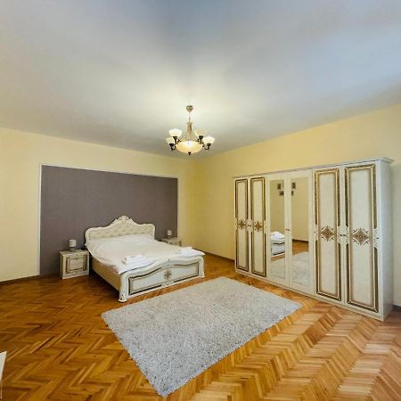 Londof Schei Apartments - Downtown Braşov Buitenkant foto