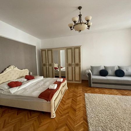 Londof Schei Apartments - Downtown Braşov Buitenkant foto