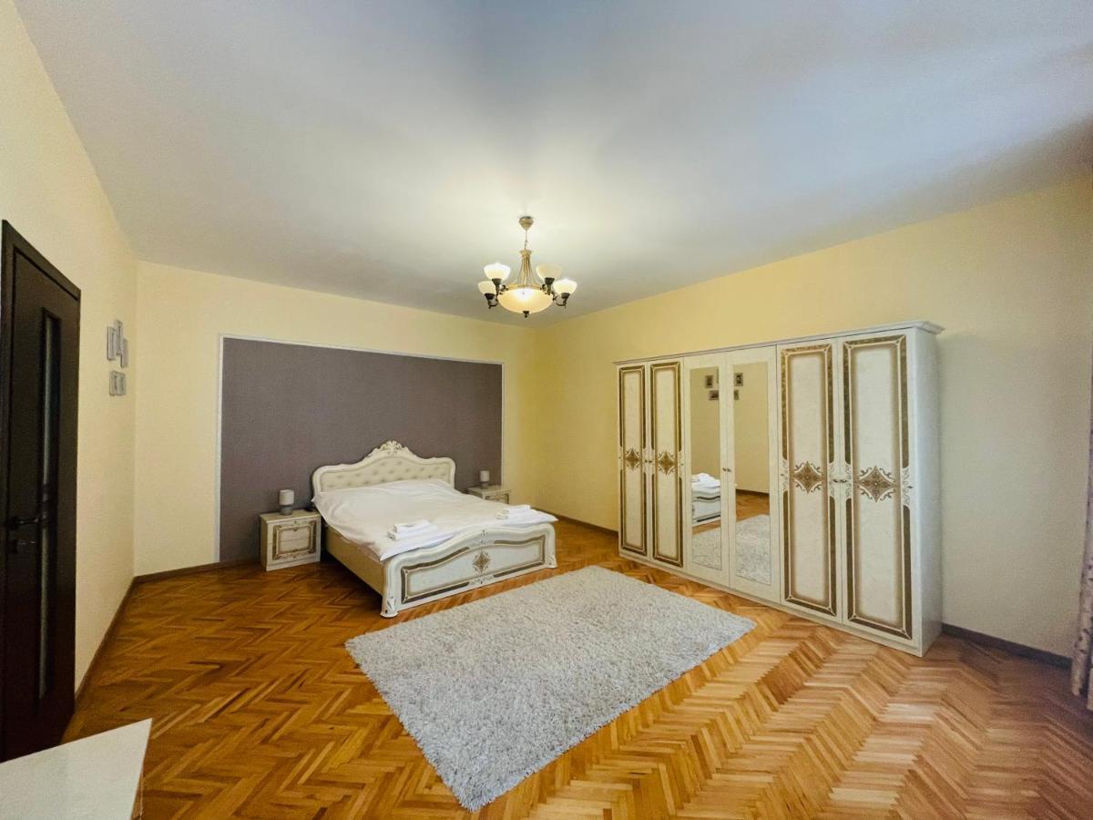 Londof Schei Apartments - Downtown Braşov Buitenkant foto