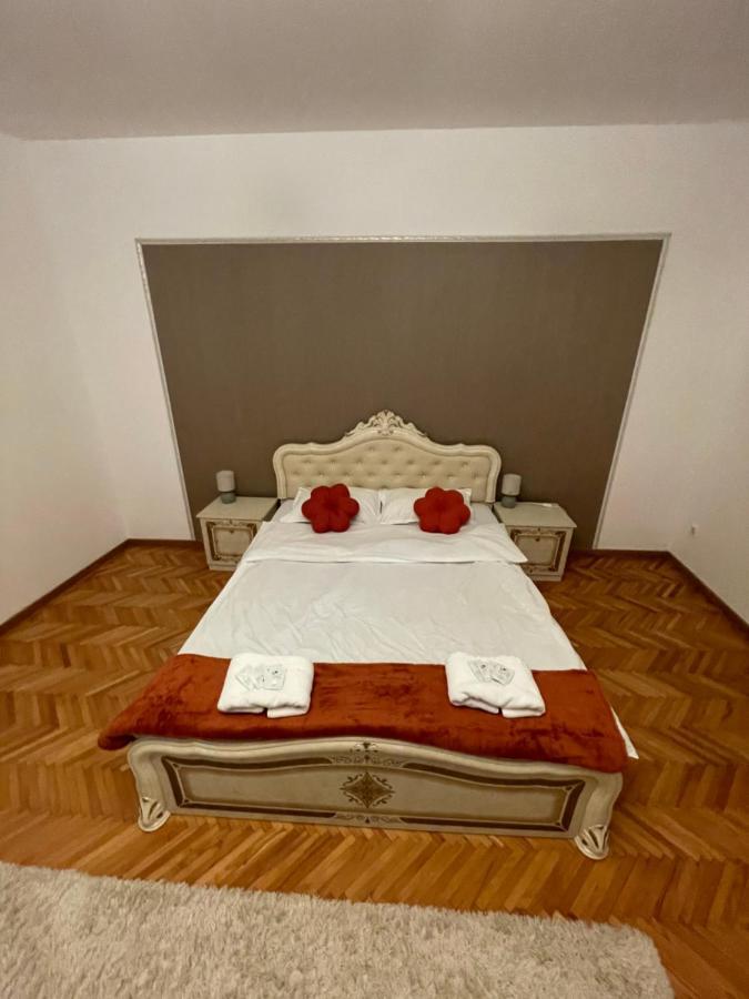 Londof Schei Apartments - Downtown Braşov Buitenkant foto